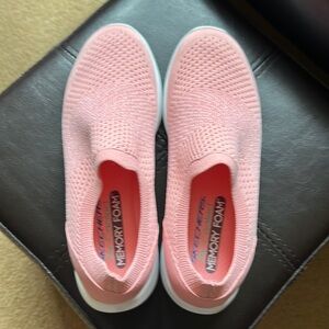 Skechers Size 8 Pink Memory Foam Slip Ons